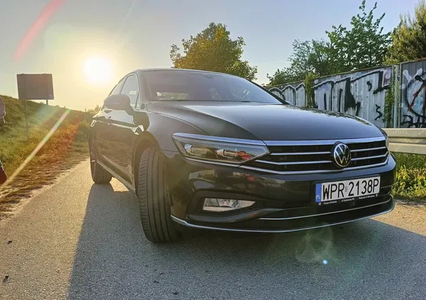 łódzkie Volkswagen Passat cena 130000 przebieg: 88400, rok produkcji 2021 z Warszawa